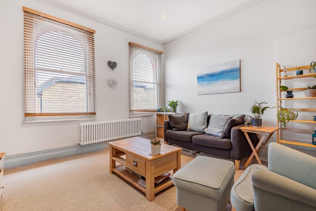 Cecil Road Wimbledon SW19 2 bed apartment to rent £2,100 pcm (£485 pw)