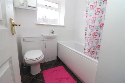 2 bedroom terraced house to rent, Bentley Street, Darwen, BB3 2EX