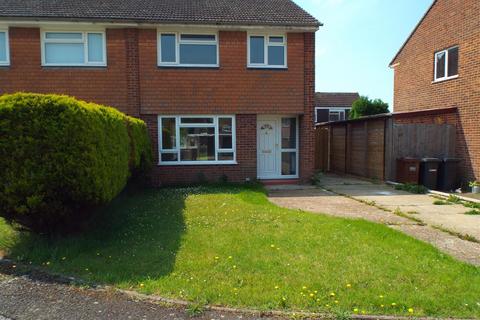 3 bedroom semi-detached house to rent, Stroma Gardens, Hailsham