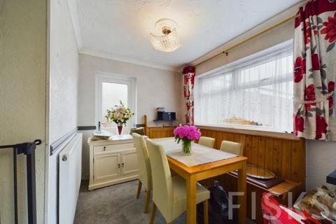 3 bedroom semi-detached house for sale, Hazlemere Road, Benfleet, SS7