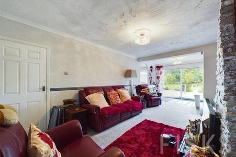 3 bedroom semi-detached house for sale, Hazlemere Road, Benfleet, SS7