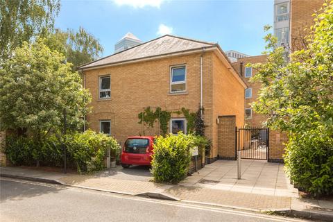 3 bedroom terraced house to rent, Storehouse Mews, London