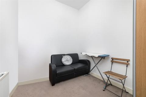 3 bedroom terraced house to rent, Storehouse Mews, London