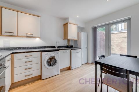 3 bedroom terraced house to rent, Storehouse Mews, London