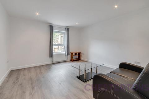 3 bedroom terraced house to rent, Storehouse Mews, London