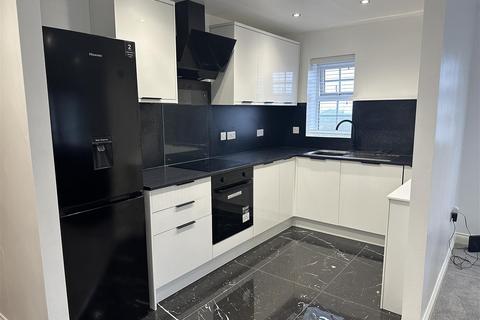 2 bedroom flat to rent, Flat 68, 4 Birkby Close, Hamilton,