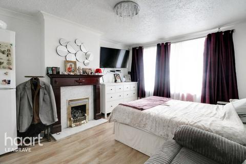 3 bedroom semi-detached house for sale, Evelyn Road, DUNSTABLE