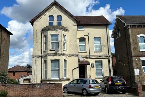 Studio to rent, Oliver Grove, South Norwood, SE25