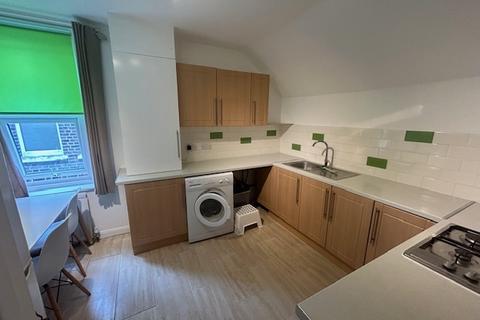 Studio to rent, Oliver Grove, South Norwood, SE25