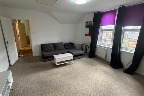 Studio to rent, Oliver Grove, South Norwood, SE25