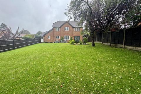 4 bedroom detached house for sale, Greenside Park, Luton, LU2 7JF