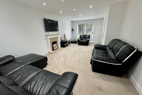 1 Greenside Park, Luton, LU2 7JF