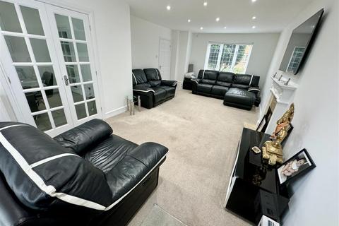 1 Greenside Park, Luton, LU2 7JF
