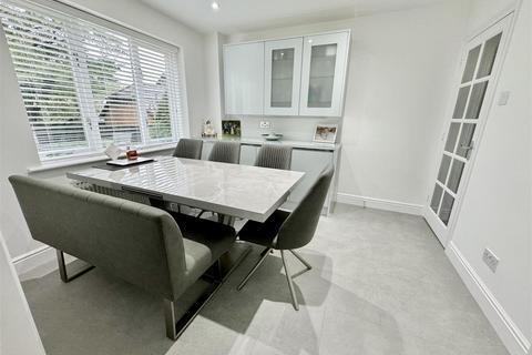 1 Greenside Park, Luton, LU2 7JF