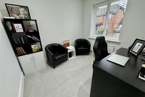 1 Greenside Park, Luton, LU2 7JF