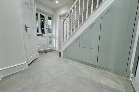 1 Greenside Park, Luton, LU2 7JF