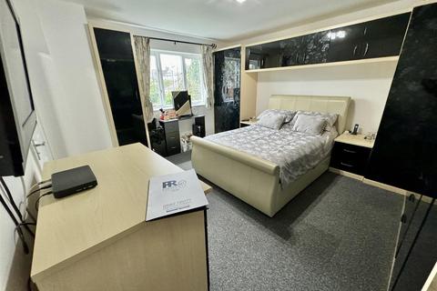 1 Greenside Park, Luton, LU2 7JF