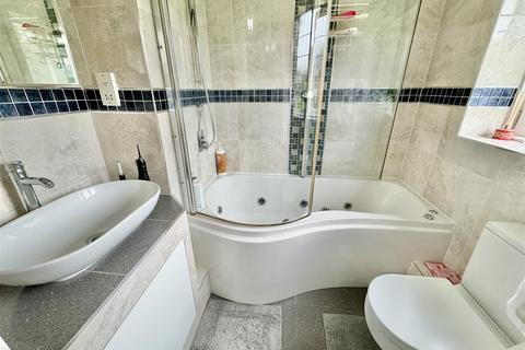1 Greenside Park, Luton, LU2 7JF