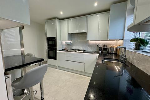 1 Greenside Park, Luton, LU2 7JF