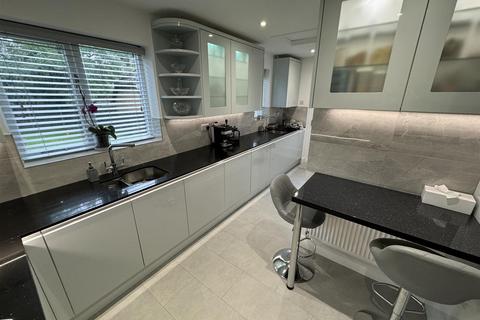 1 Greenside Park, Luton, LU2 7JF