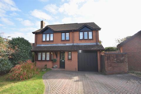 4 bedroom detached house for sale, Balmoral Way, Basingstoke RG22