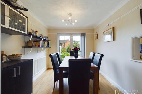 12 Balmoral Way, Basingstoke, RG22 4YB