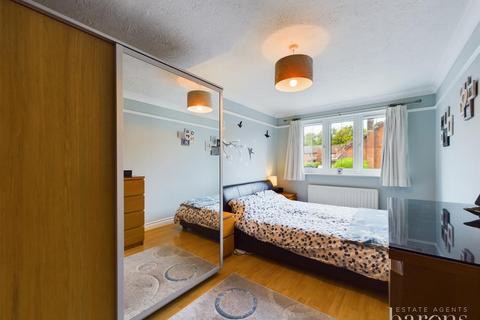 12 Balmoral Way, Basingstoke, RG22 4YB