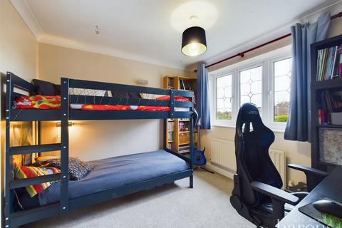 12 Balmoral Way, Basingstoke, RG22 4YB