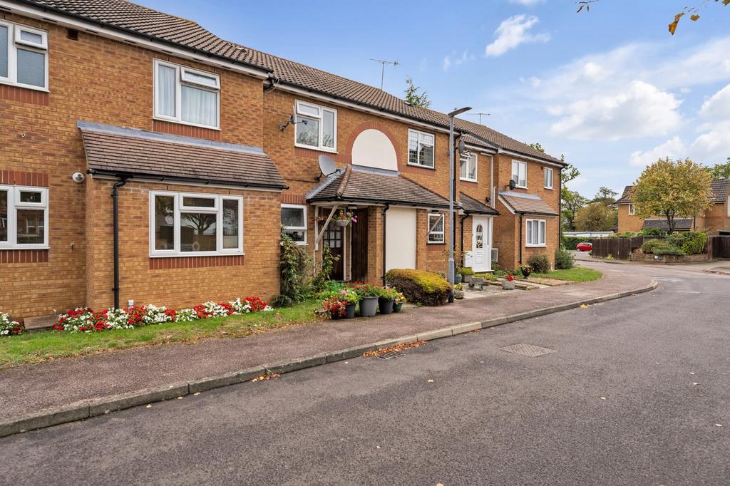 Brambling Close, Bushey, WD23 2 bed terraced house for sale £400,000