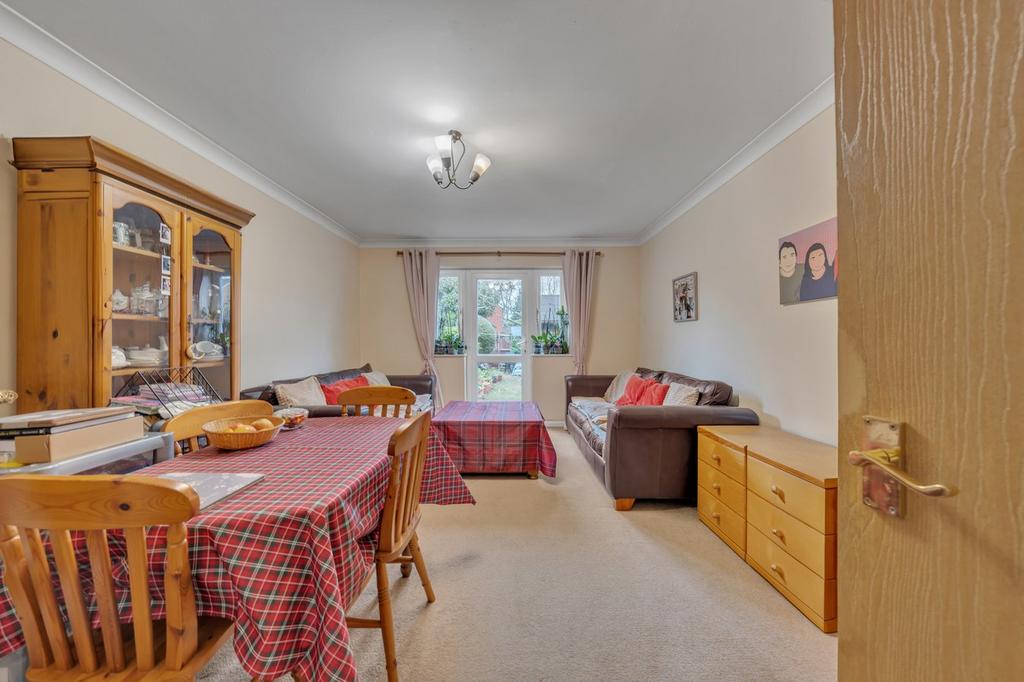 Brambling Close, Bushey, WD23 2 bed terraced house for sale £400,000