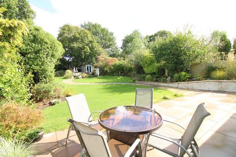 19 Broadoaks Way, Bromley, BR2 0UA