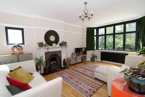 19 Broadoaks Way, Bromley, BR2 0UA