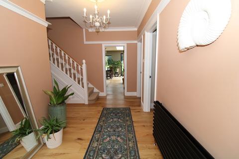 19 Broadoaks Way, Bromley, BR2 0UA