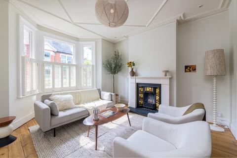 4 bedroom terraced house for sale, Canford Road, London, SW11