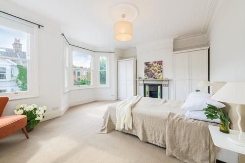 4 bedroom terraced house for sale, Canford Road, London, SW11