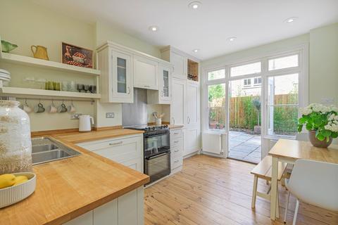 4 bedroom terraced house for sale, Canford Road, London, SW11