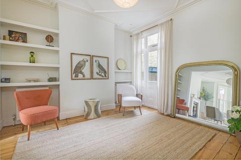 4 bedroom terraced house for sale, Canford Road, London, SW11