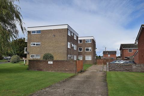 2 bedroom flat for sale, Stirling Close, New Milton, Hampshire. BH25 6AR