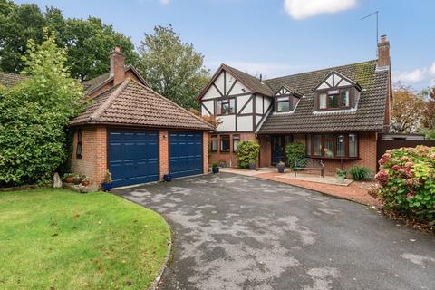 4 bedroom detached house for sale, School Hill, Wrecclesham, Farnham, Surrey, GU10