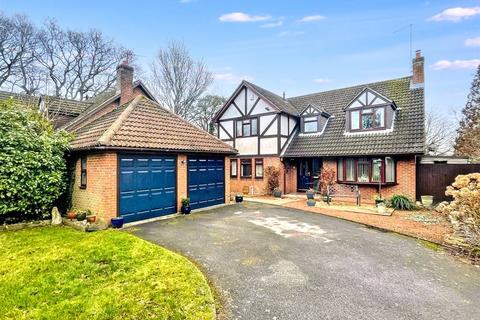 4 bedroom detached house for sale, School Hill, Wrecclesham, Farnham, Surrey, GU10