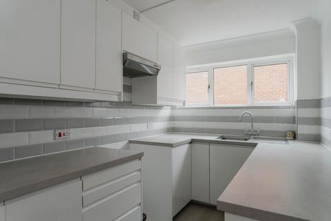 2 bedroom flat to rent, Birch Court, Sutton