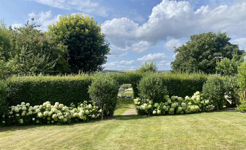 Garden Arch.JPG