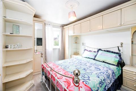 2 bedroom flat for sale, Express Drive, Ilford IG3