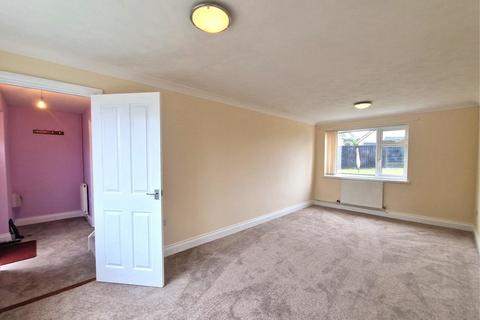 3 bedroom semi-detached house for sale, Links Way, Thurlton