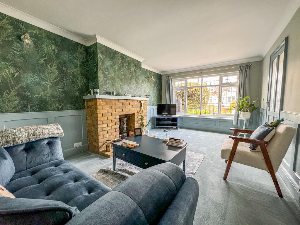 Rectory Road, Hawkwell 3 bed chalet for sale £375,000
