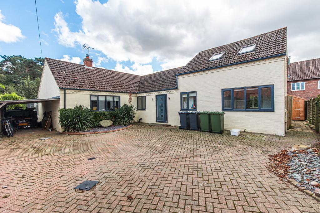Holt 5 bed detached house for sale £675,000