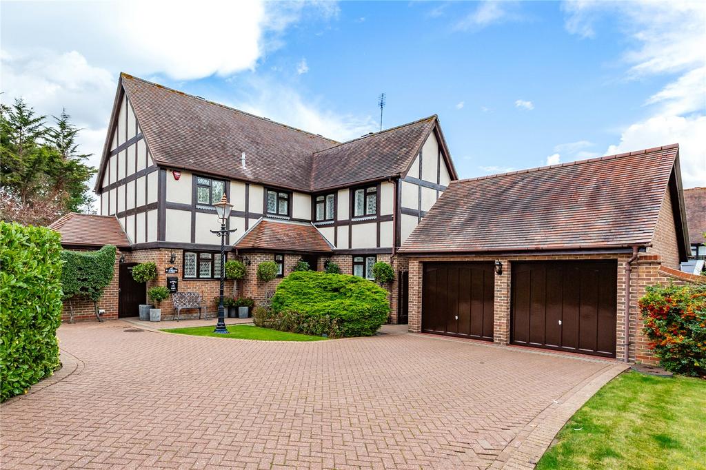 Fordyce Close, Emerson Park, RM11 5 bed detached house for sale £