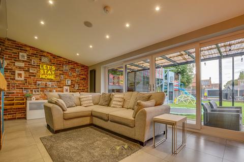 6 Church Close, Kiveton Park, Sheffield, S26 5LP