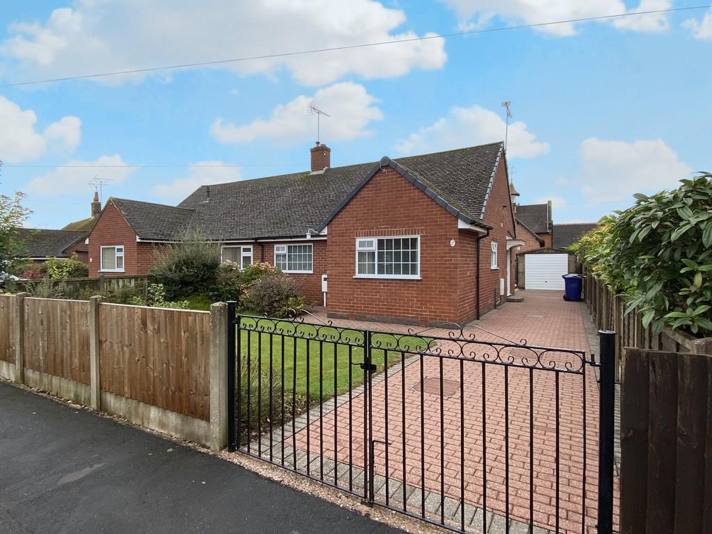 Hawthornden Gardens, Uttoxeter 2 bed semidetached bungalow for sale
