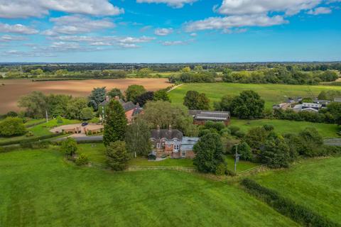 4 bedroom cottage for sale, Cornmill Lane, Tutbury